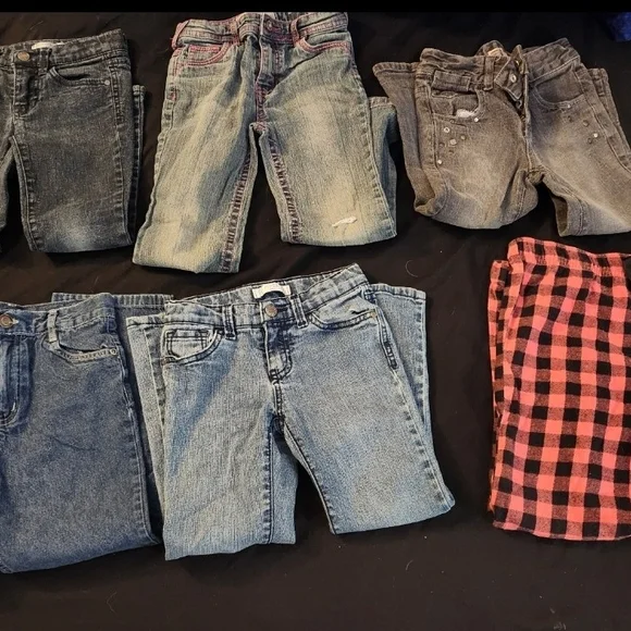 Lot Of 14 Pieces Of Girls Sz 5/6 Clothing - Picture 1 of 7